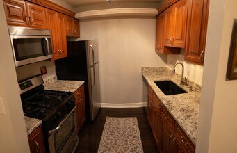 204 E Bailey Rd, Unit D in Naperville, IL - Foto de edificio - Building Photo