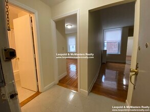 1132 Commonwealth Ave in Boston, MA - Foto de edificio - Building Photo