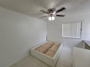 2601 SW Archer Rd in Gainesville, FL - Foto de edificio - Building Photo