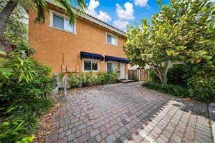 2814 SW 27th St, Unit 1 in Miami, FL - Building Photo