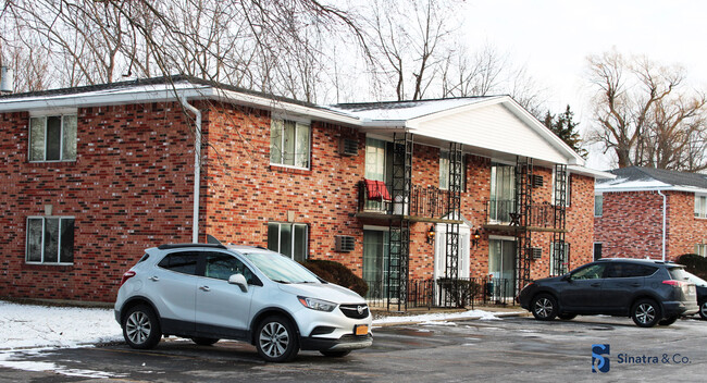 Colonial Court Apartments in Buffalo, NY - Building Photo - Building Photo