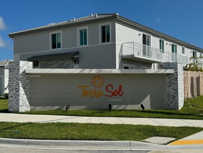 property at 724 SE 13th St Cir