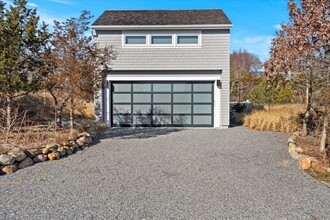 61 Seabreeze Ln in Amagansett, NY - Building Photo - Building Photo