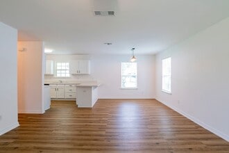 2600 Pandora Pl in Pensacola, FL - Building Photo - Building Photo