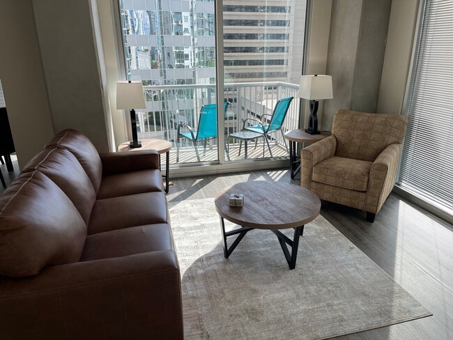 415 S Mint St in Charlotte, NC - Building Photo - Building Photo