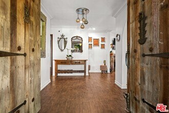 16582 Calneva Dr in Los Angeles, CA - Building Photo - Building Photo