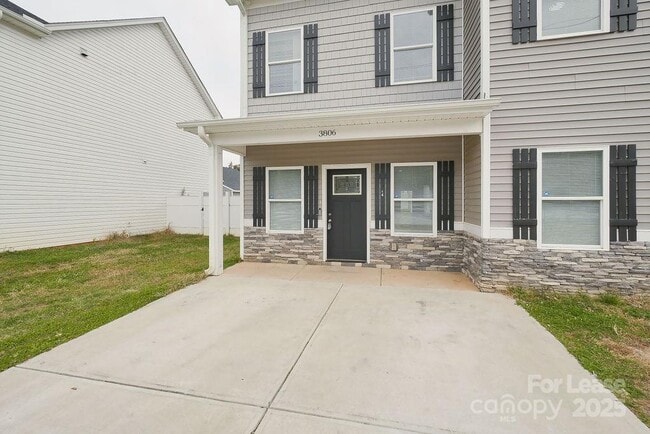 3806 Freedom Dr in Charlotte, NC - Building Photo - Building Photo