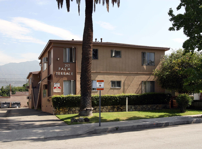 Palm Terrace Apartments in Monrovia, CA - Foto de edificio - Building Photo