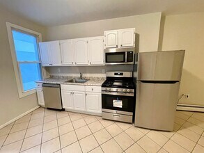 380 Summit Ave in Jersey City, NJ - Building Photo - Building Photo