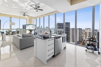 888 Biscayne Blvd in Miami, FL - Building Photo - Building Photo