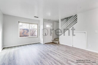 1805 Primavera Dr in Santa Rosa, CA - Foto de edificio - Building Photo