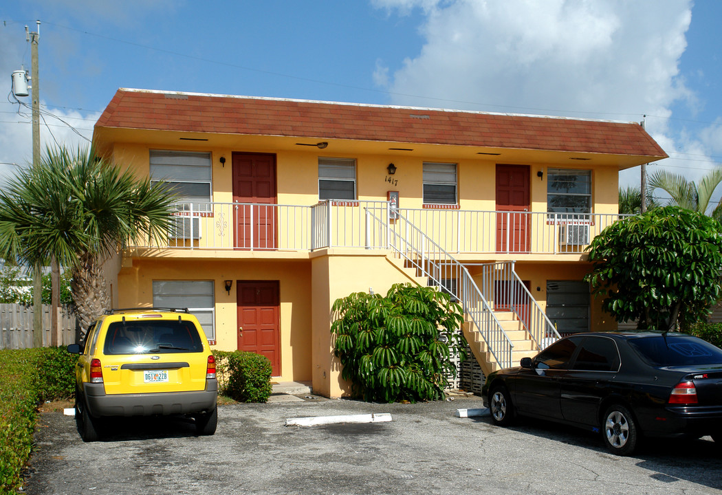 1417 N Federal Hwy in Lake Worth, FL - Building Photo