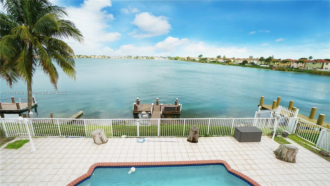 14061 SW 136th Pl in Miami, FL - Building Photo