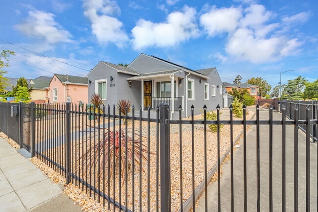 2075 83rd Ave in Oakland, CA - Building Photo - Building Photo