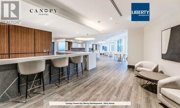 5105 Hurontario St in Mississauga, ON - Building Photo - Building Photo