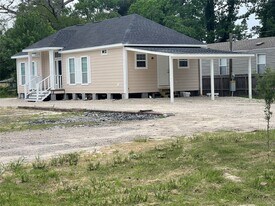 21878 Russell Dr in New Caney, TX - Building Photo