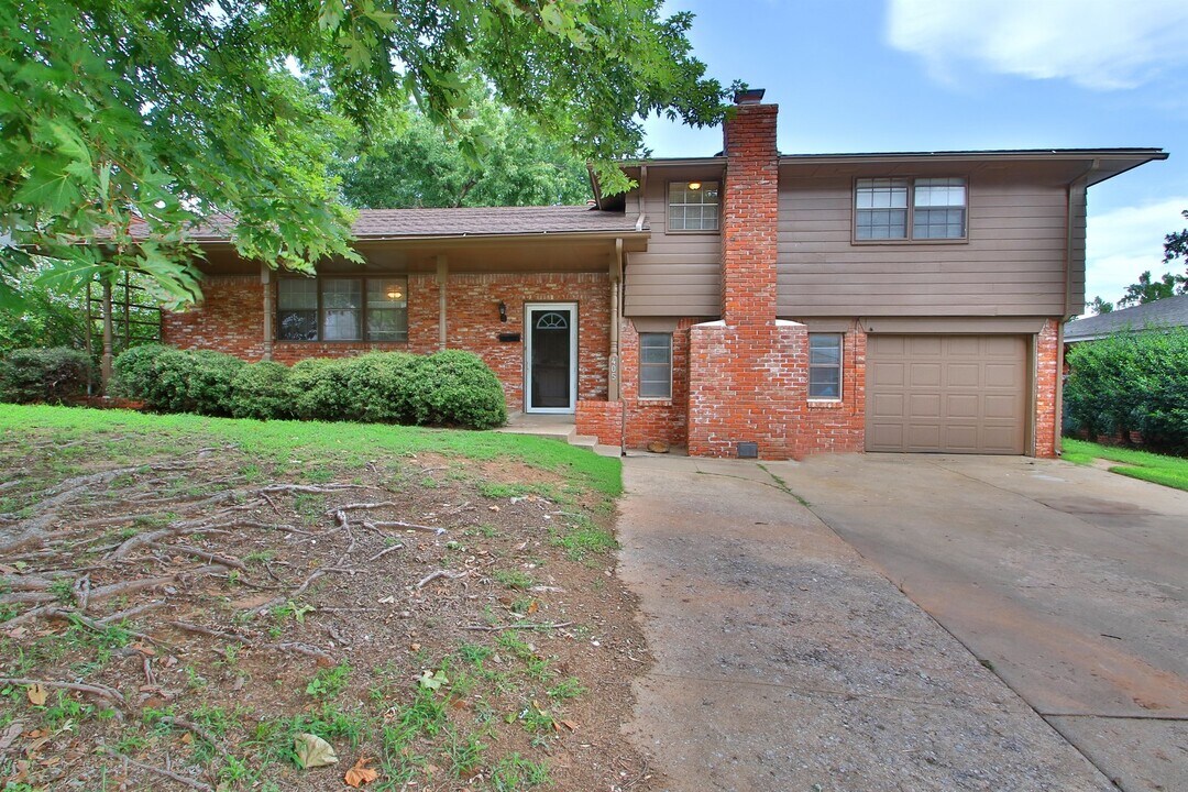 405 Yukon Ave in Yukon, OK - Building Photo