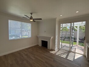269 Calle Orovista in Camarillo, CA - Building Photo - Building Photo