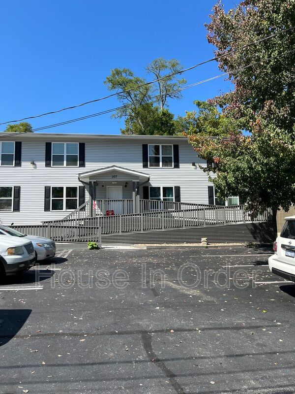 307 8th Ave E in Hendersonville, NC - Building Photo - Building Photo