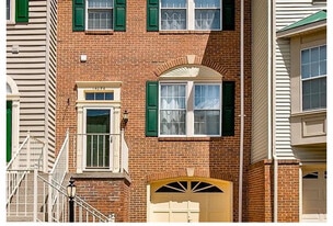 14096 Winding Ridge Ln in Centreville, VA - Building Photo