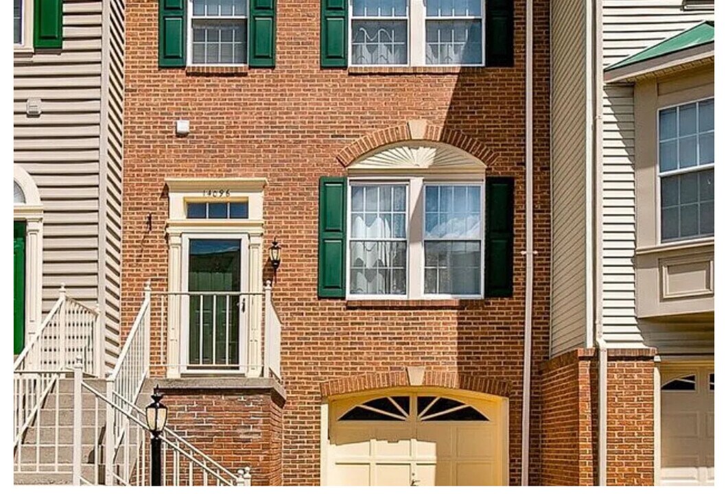 14096 Winding Ridge Ln in Centreville, VA - Building Photo