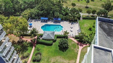 4400 Hillcrest Dr in Hollywood, FL - Building Photo - Building Photo