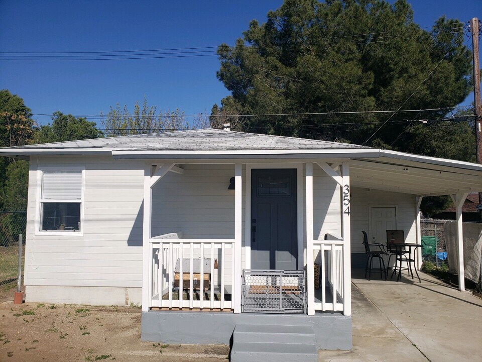 354 N Alessandro St in Banning, CA - Foto de edificio