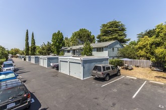 2965 East Way in Redding, CA - Building Photo - Building Photo