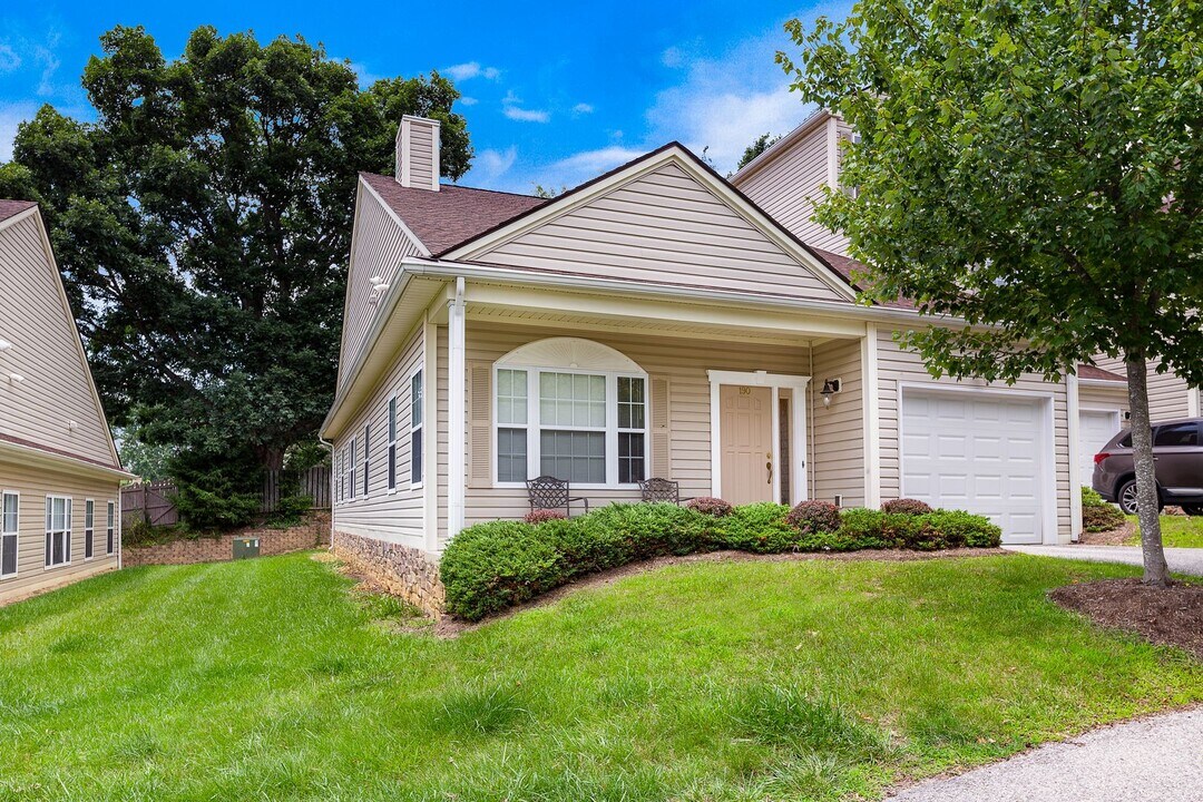 385 Huff Heritage Ln in Christiansburg, VA - Building Photo