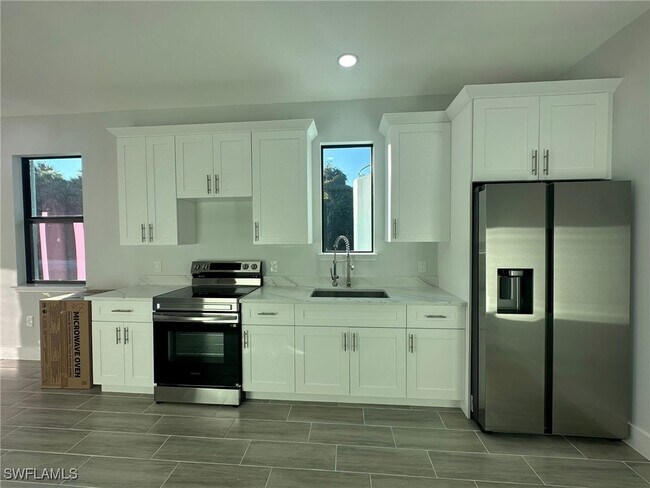 3617 26th Ave SE in Naples, FL - Building Photo - Building Photo