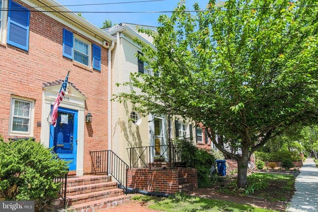 property at 813 S Fairfax St