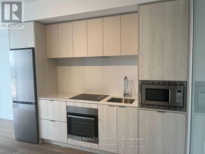 86 Dundas St E in Mississauga, ON - Building Photo - Building Photo