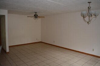 1662 Spring Garden Ct in Holly Hill, FL - Building Photo - Building Photo