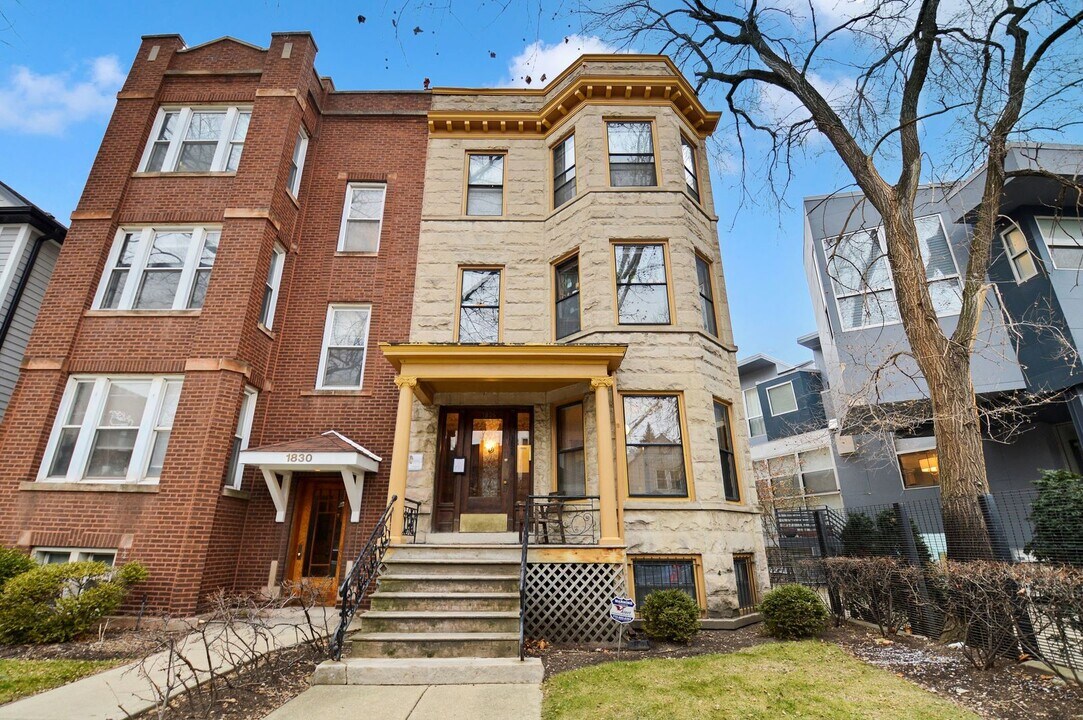 1826 W Patterson Ave in Chicago, IL - Building Photo