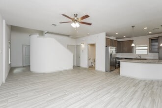 7918 Fijian Cypress Dr in Cypress, TX - Foto de edificio - Building Photo