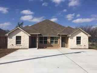 1021 W 2nd St-Unit -1021 in McGregor, TX - Foto de edificio