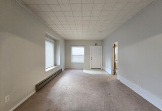 4512 41st Ave SW, Unit Upper in Seattle, WA - Foto de edificio - Building Photo