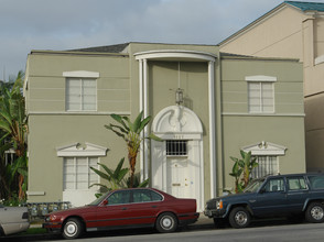 1623-1627 Hillhurst Ave in Los Angeles, CA - Building Photo - Building Photo