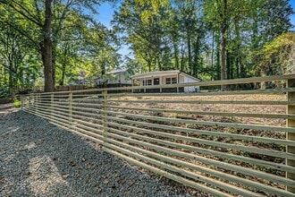 846 Mell Ct S E in Smyrna, GA - Building Photo - Building Photo