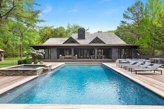 110 Merchants Path in Wainscott, NY - Building Photo - Building Photo