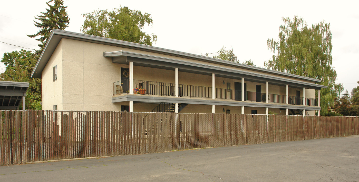 San Souci Apartments in Spokane, WA - Building Photo