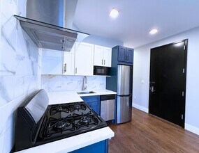126 Randolph Ave in Jersey City, NJ - Building Photo - Building Photo