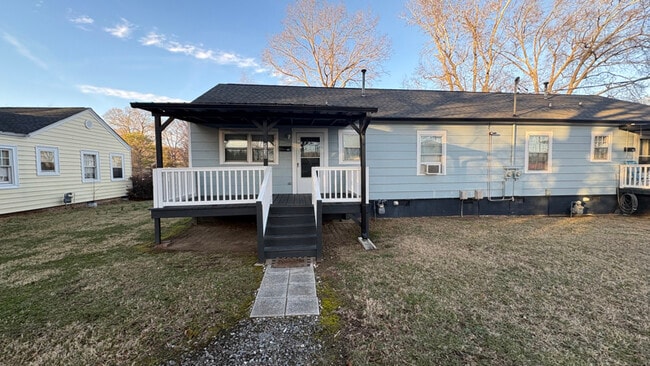 203 W Washington Ave, Unit B in Bessemer City, NC - Building Photo - Building Photo