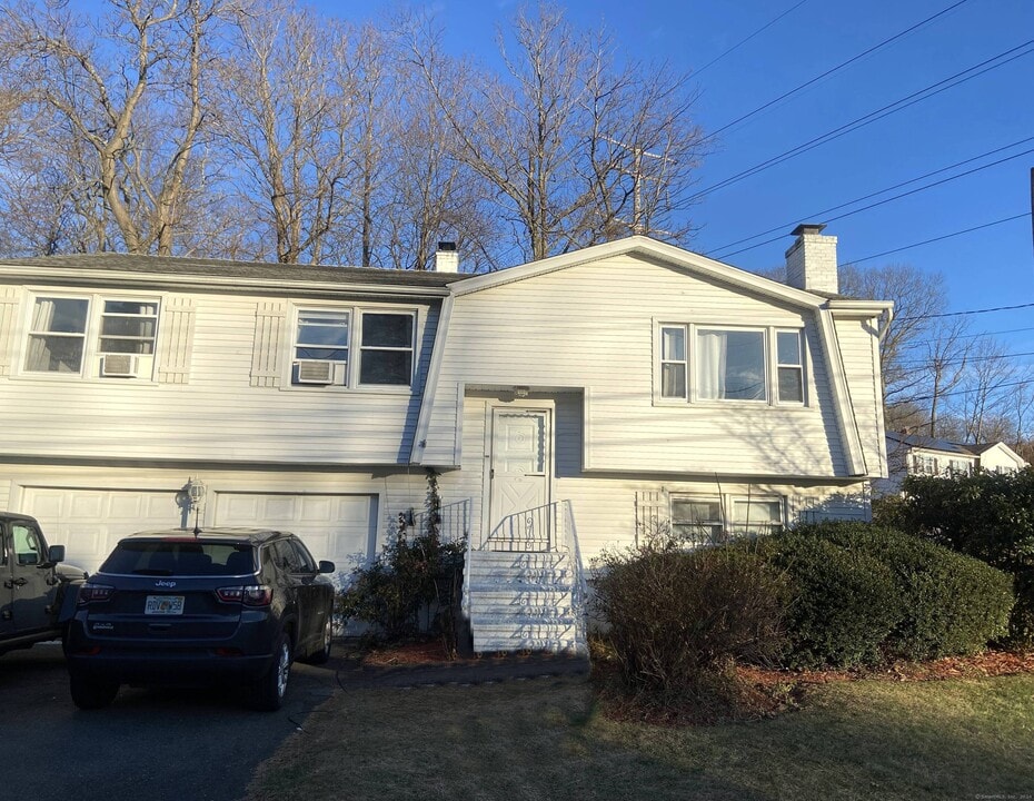 20 Heritage Pl in Bridgeport, CT - Building Photo