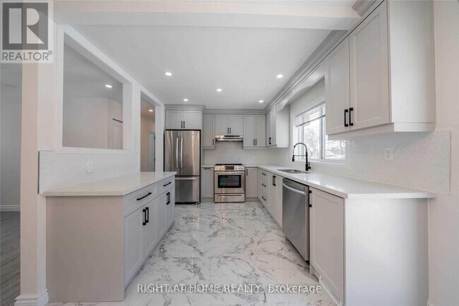 622 Fernhill Blvd in Oshawa, ON - Building Photo - Building Photo