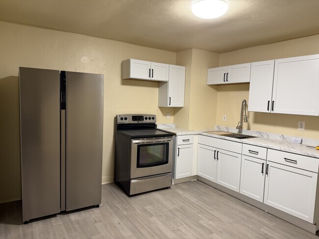 903 Cliff St in Braddock, PA - Building Photo - Building Photo