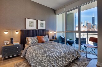 401 W Superior St in Chicago, IL - Building Photo - Building Photo