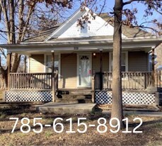 841 E Hamblin St in Ottawa, KS - Building Photo