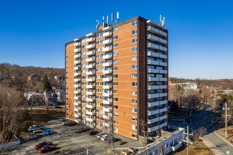 One Oak Street in Dartmouth, NS - Building Photo - Building Photo