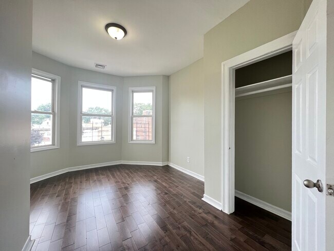 908 Bergen St, Unit 3 in Newark, NJ - Building Photo - Building Photo